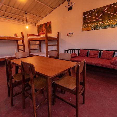 Hotel La Paulo'S Near Beach Resort Morjim Kültér fotó