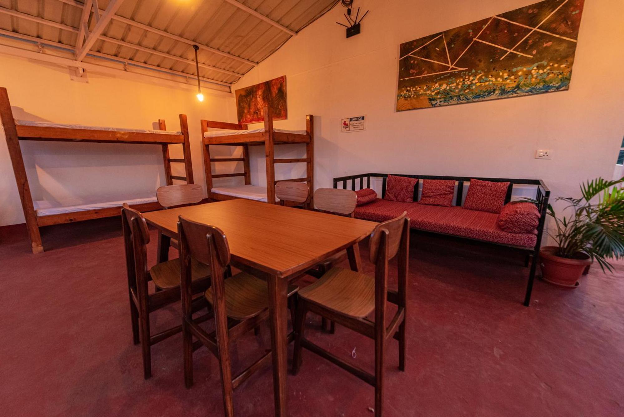 Hotel La Paulo'S Near Beach Resort Morjim Kültér fotó