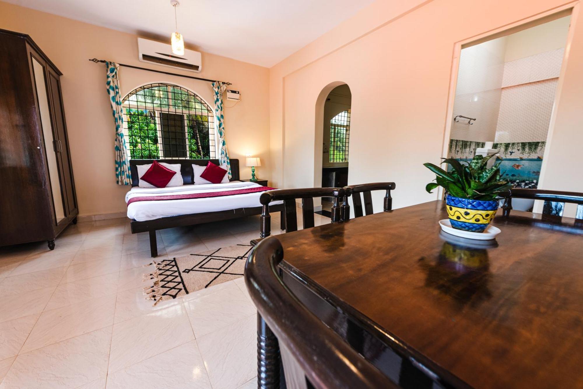 Hotel La Paulo'S Near Beach Resort Morjim Kültér fotó
