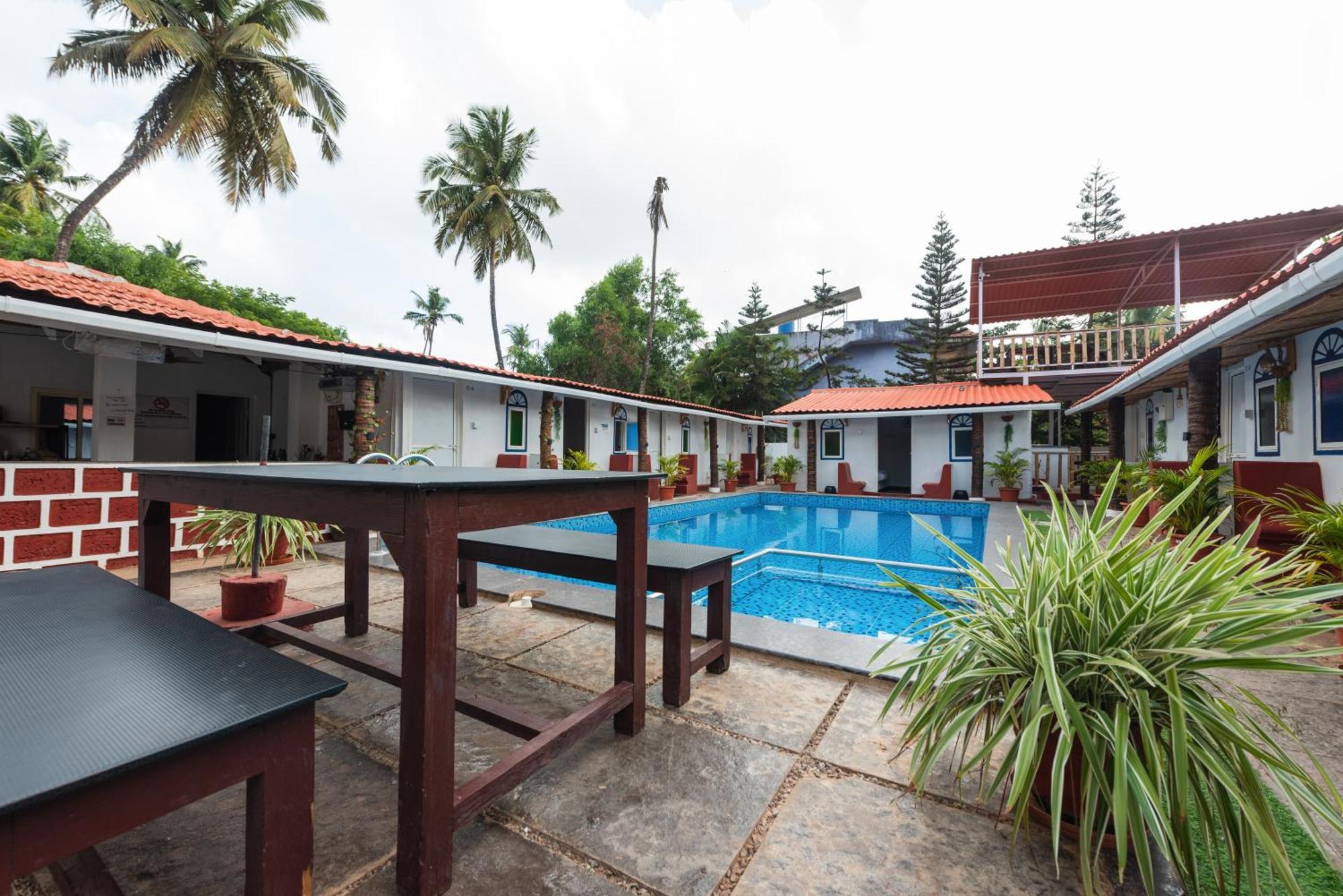 Hotel La Paulo'S Near Beach Resort Morjim Kültér fotó