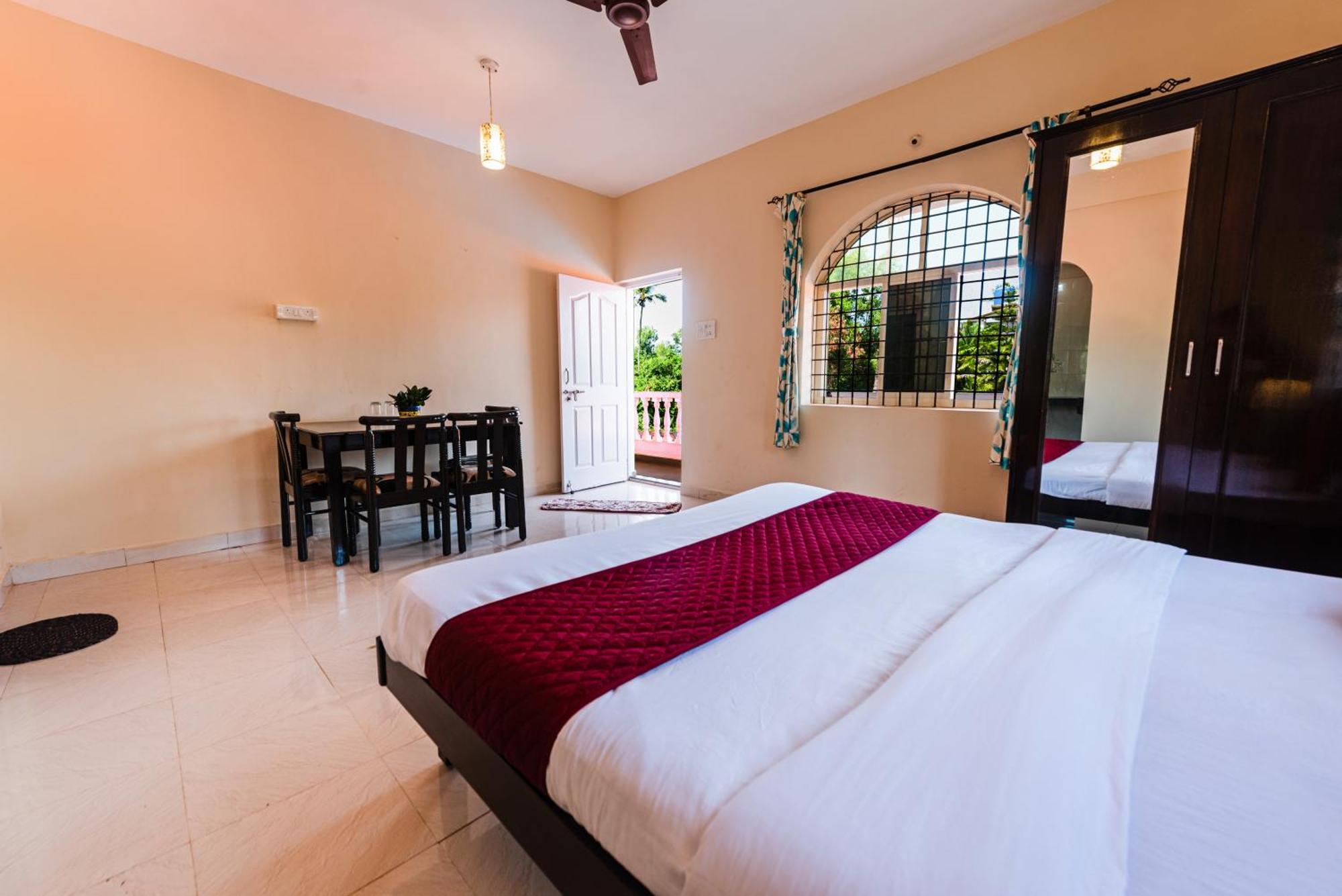 Hotel La Paulo'S Near Beach Resort Morjim Kültér fotó