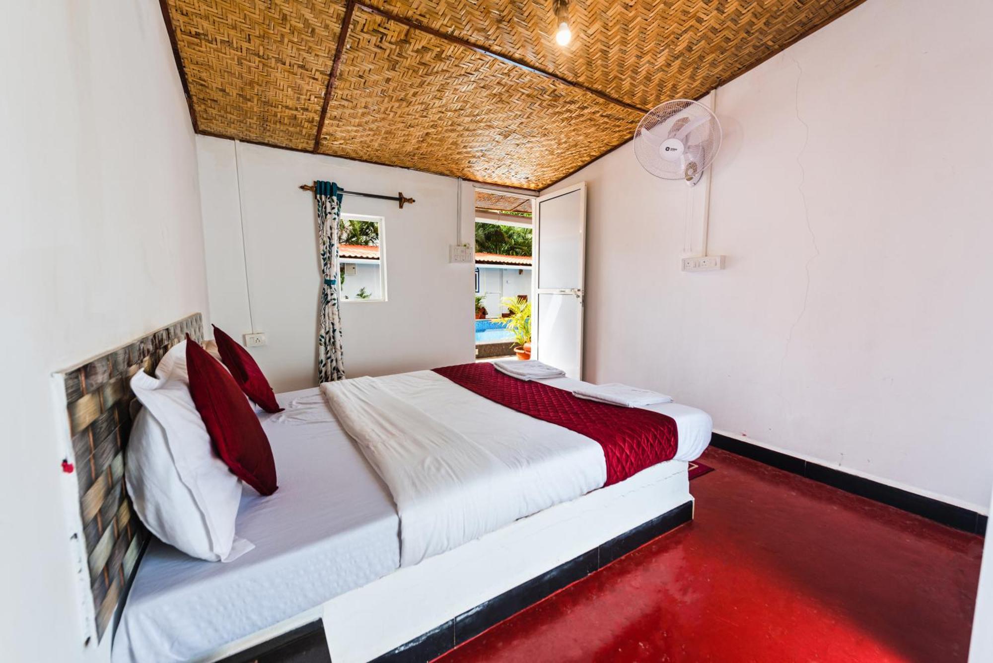 Hotel La Paulo'S Near Beach Resort Morjim Kültér fotó