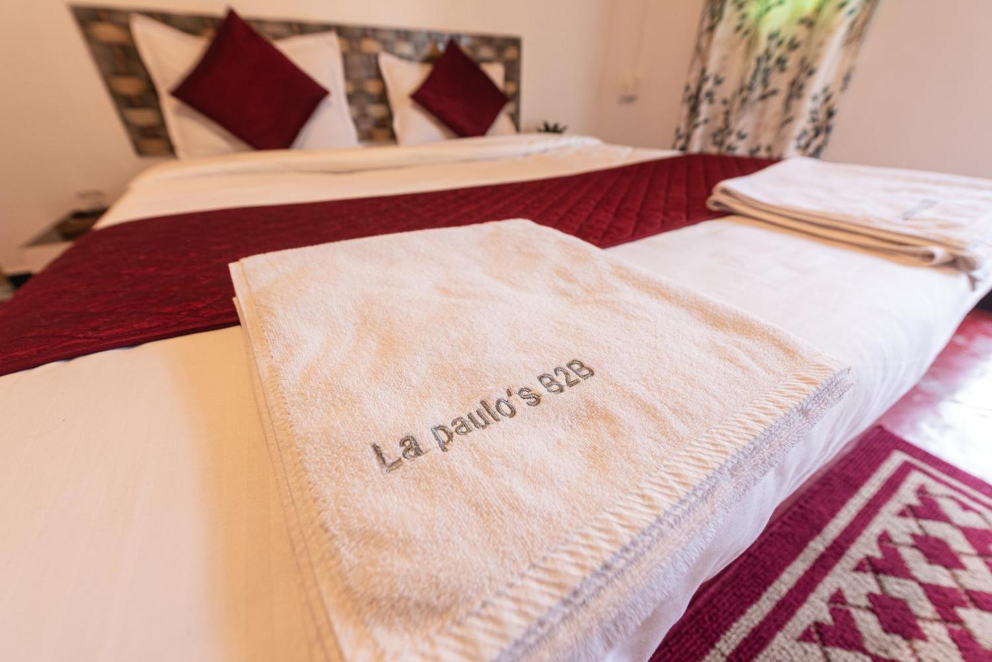Hotel La Paulo'S Near Beach Resort Morjim Kültér fotó