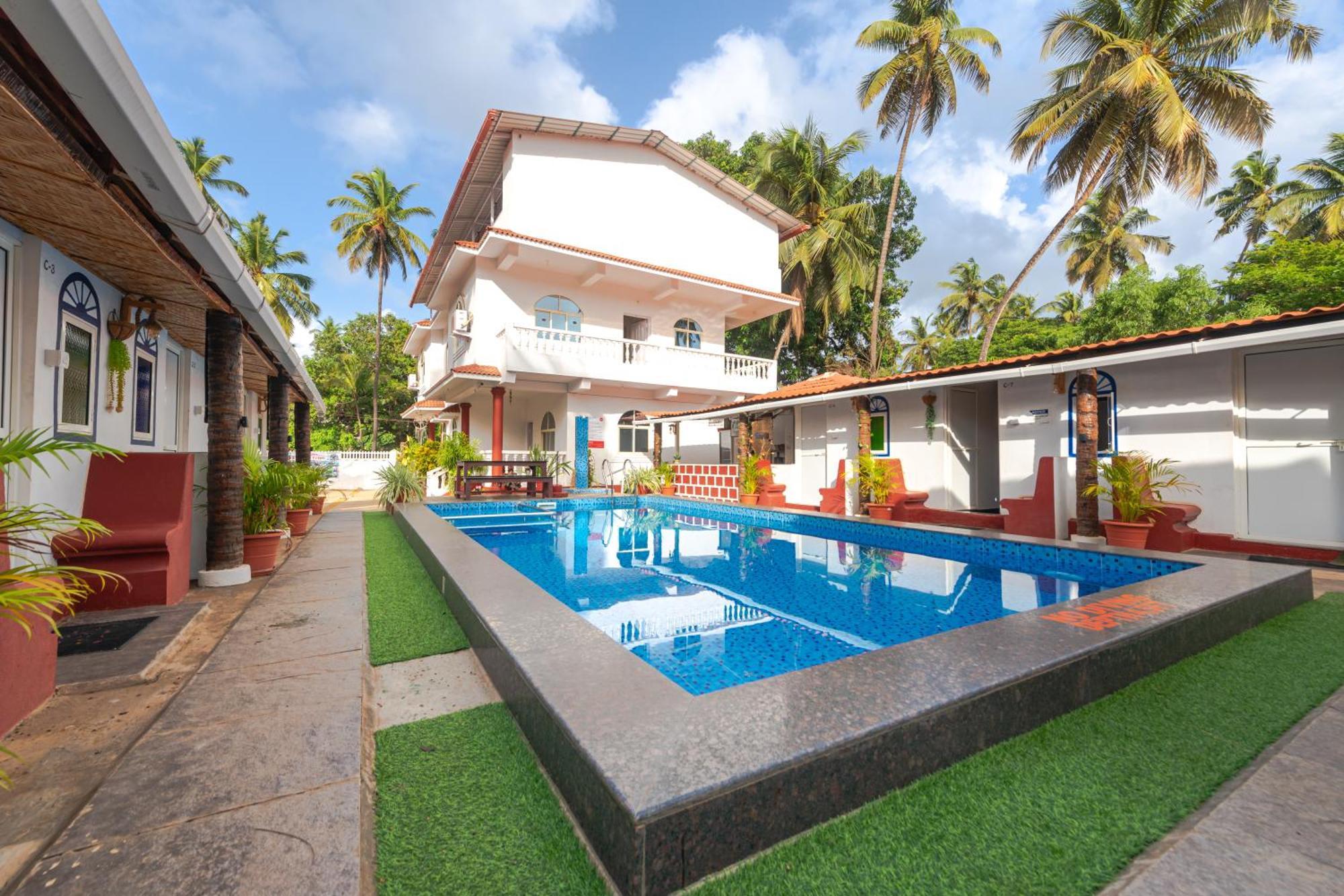 Hotel La Paulo'S Near Beach Resort Morjim Kültér fotó