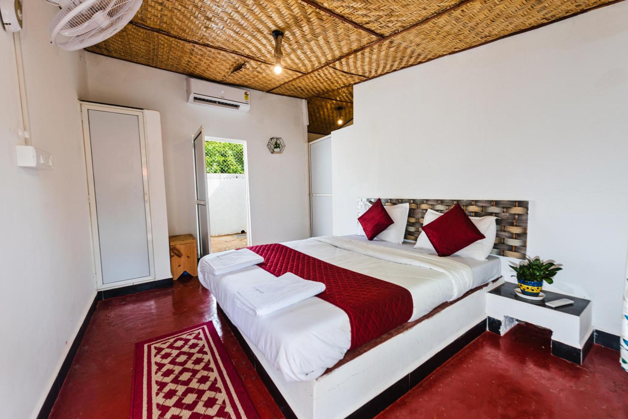 Hotel La Paulo'S Near Beach Resort Morjim Kültér fotó