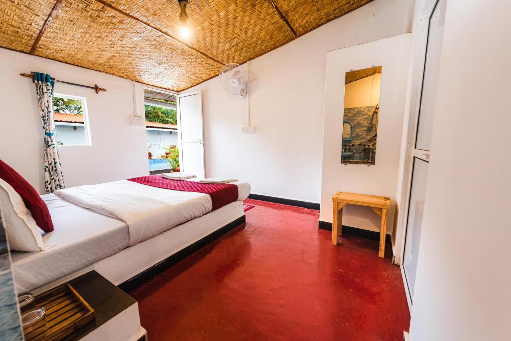 Hotel La Paulo'S Near Beach Resort Morjim Kültér fotó