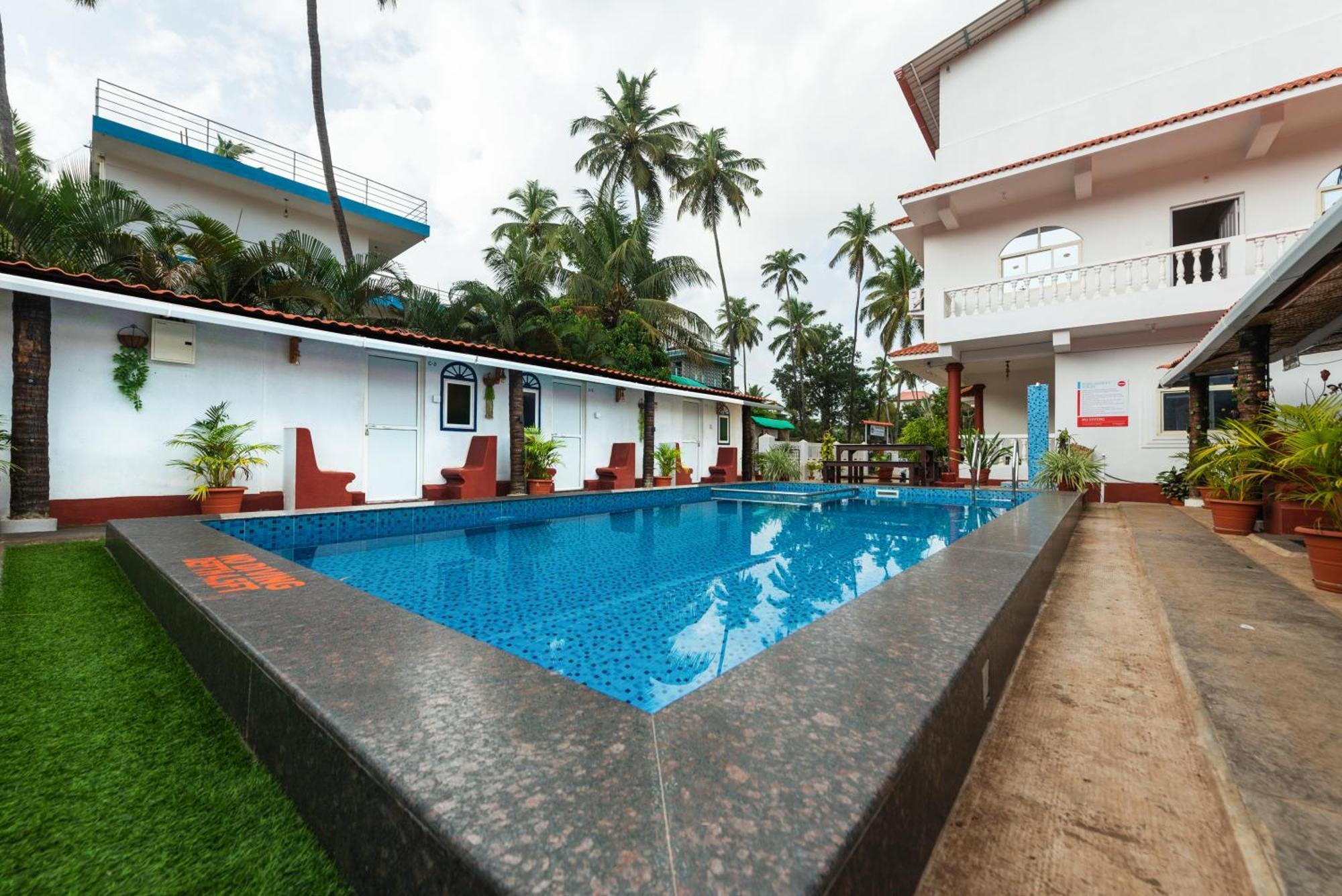 Hotel La Paulo'S Near Beach Resort Morjim Kültér fotó