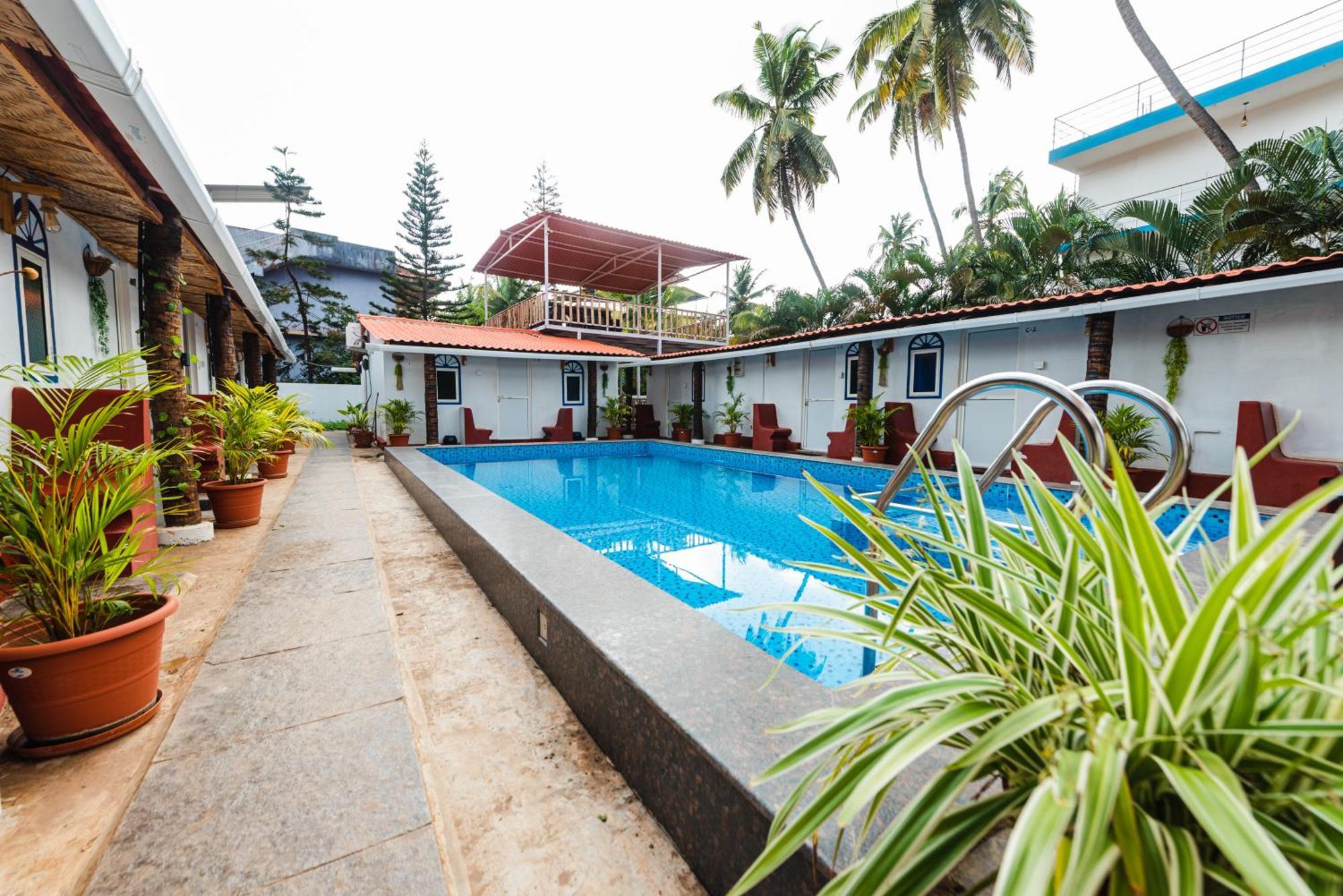 Hotel La Paulo'S Near Beach Resort Morjim Kültér fotó